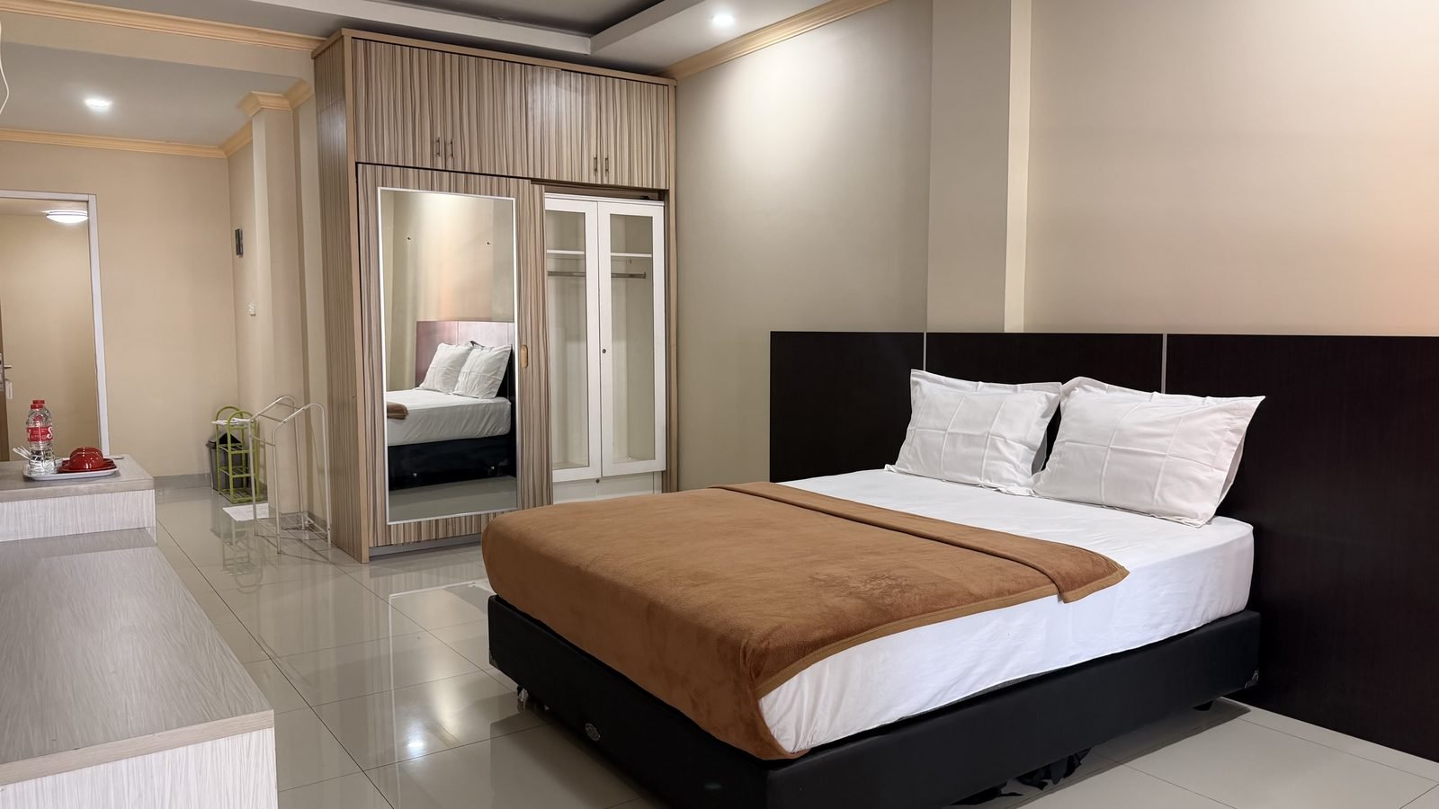 Kamar Suite Double dengan satu kasur besar