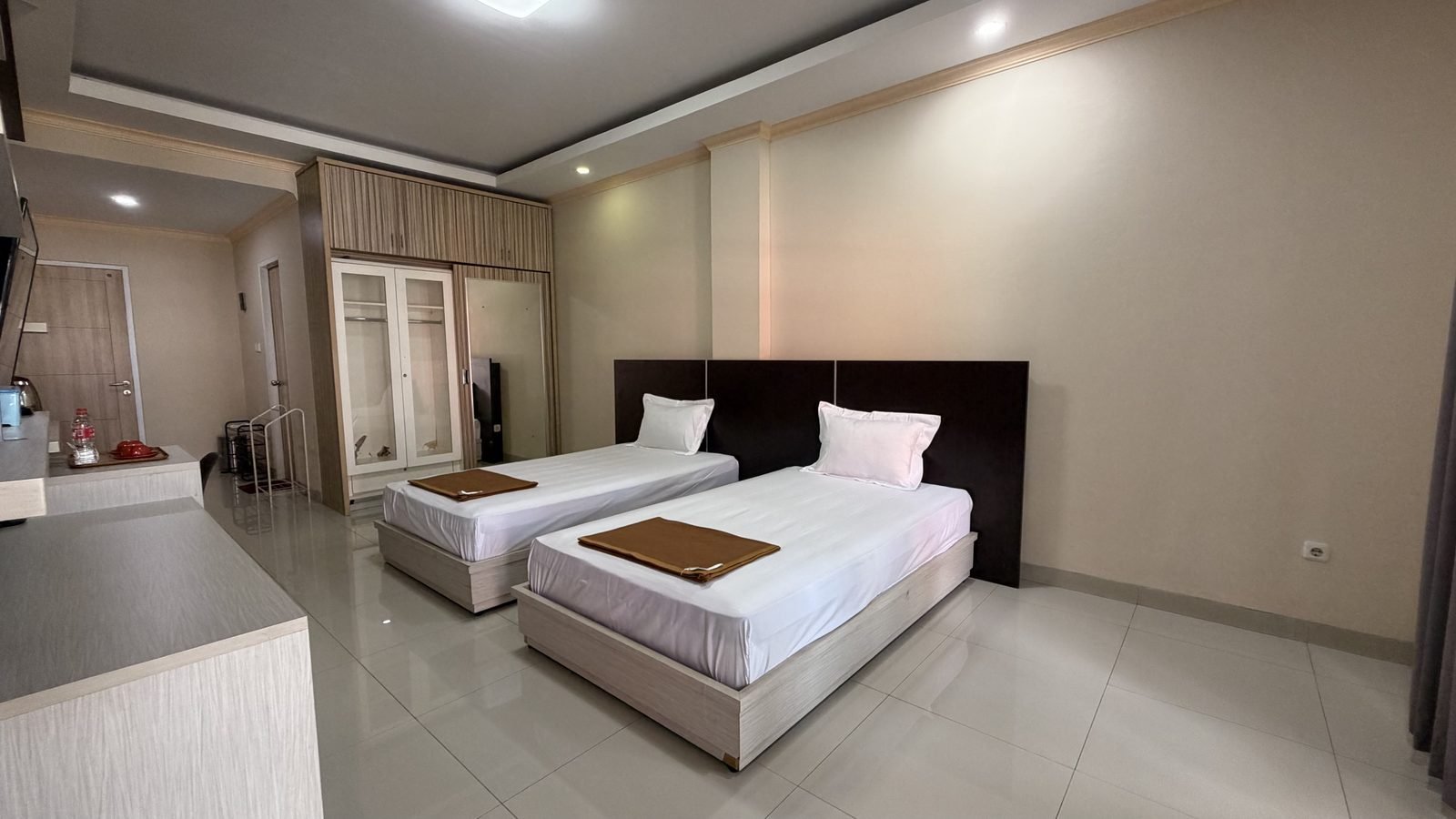 Kamar Suite Twin dengan dua kasur single